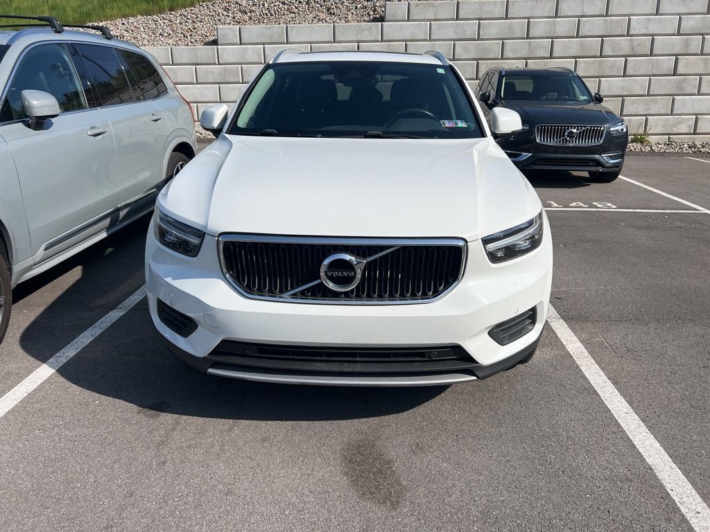 2020 VOLVO XC40