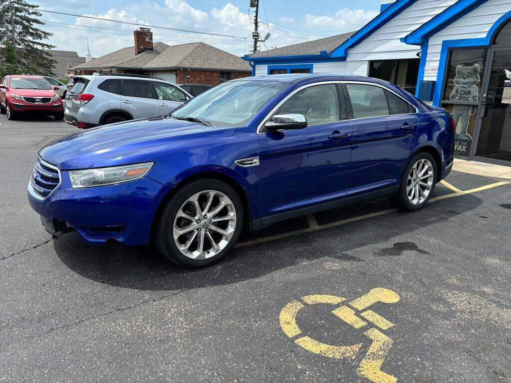 2013 FORD Taurus