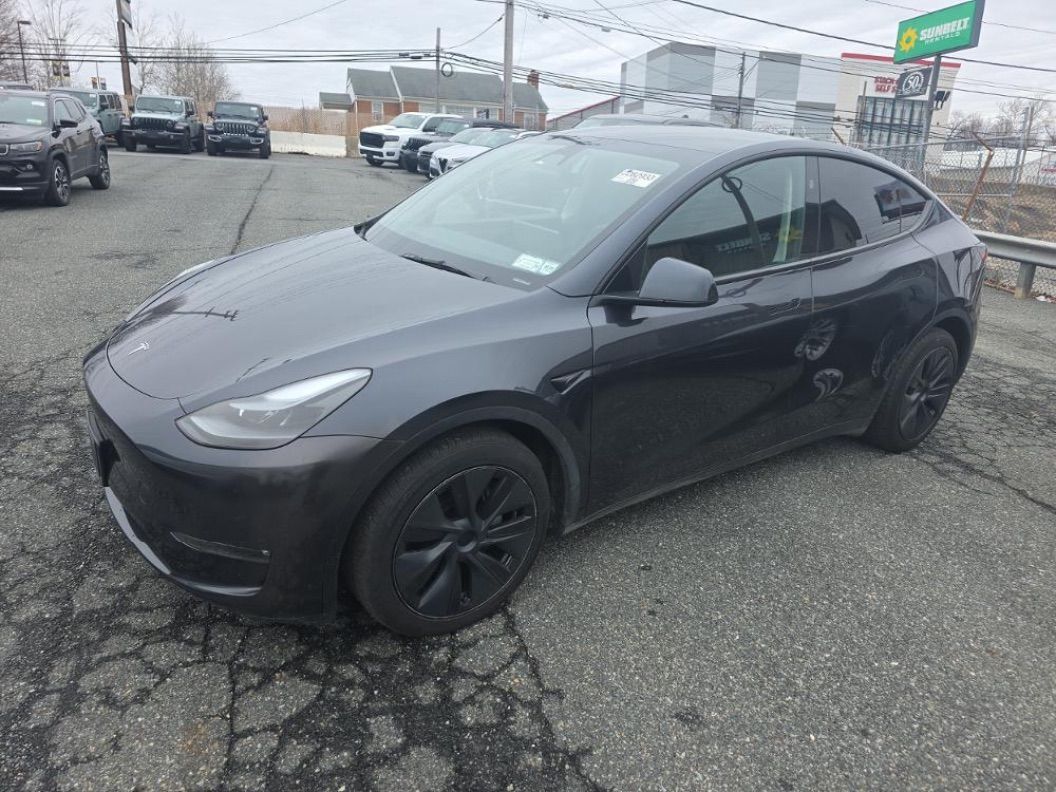 2024 TESLA Model Y