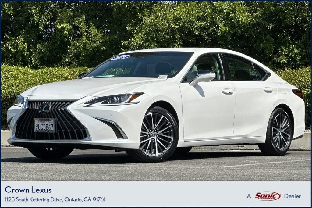 2025 LEXUS ES