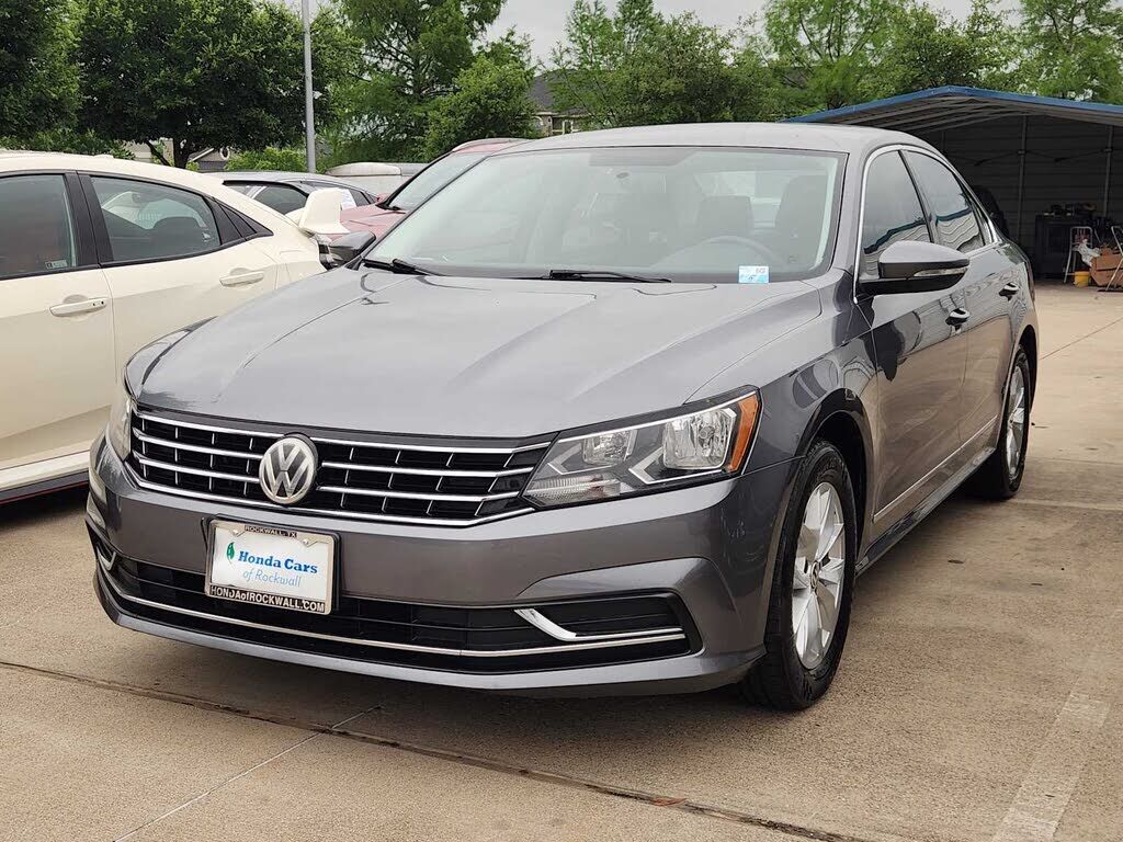 2017 VOLKSWAGEN Passat