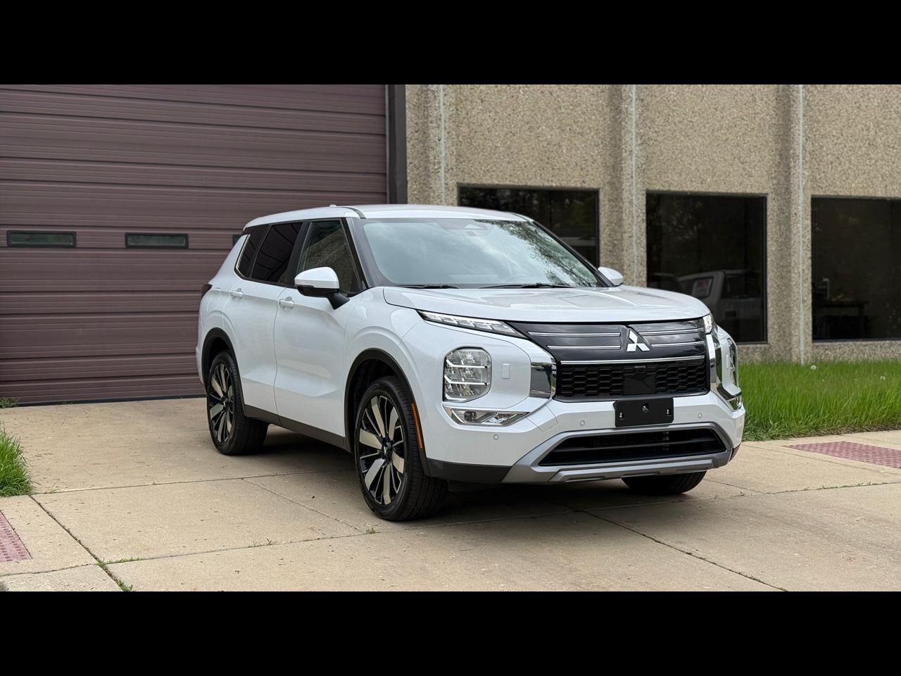 2025 MITSUBISHI Outlander