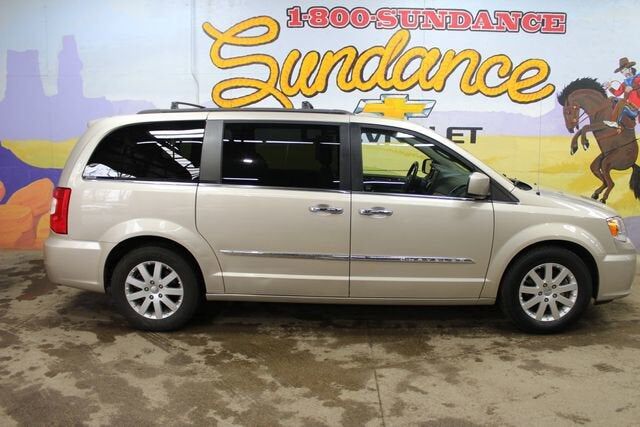 2016 CHRYSLER Town and Country