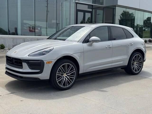 2025 PORSCHE Macan