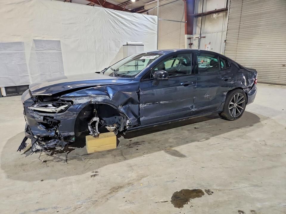 2022 VOLVO S60