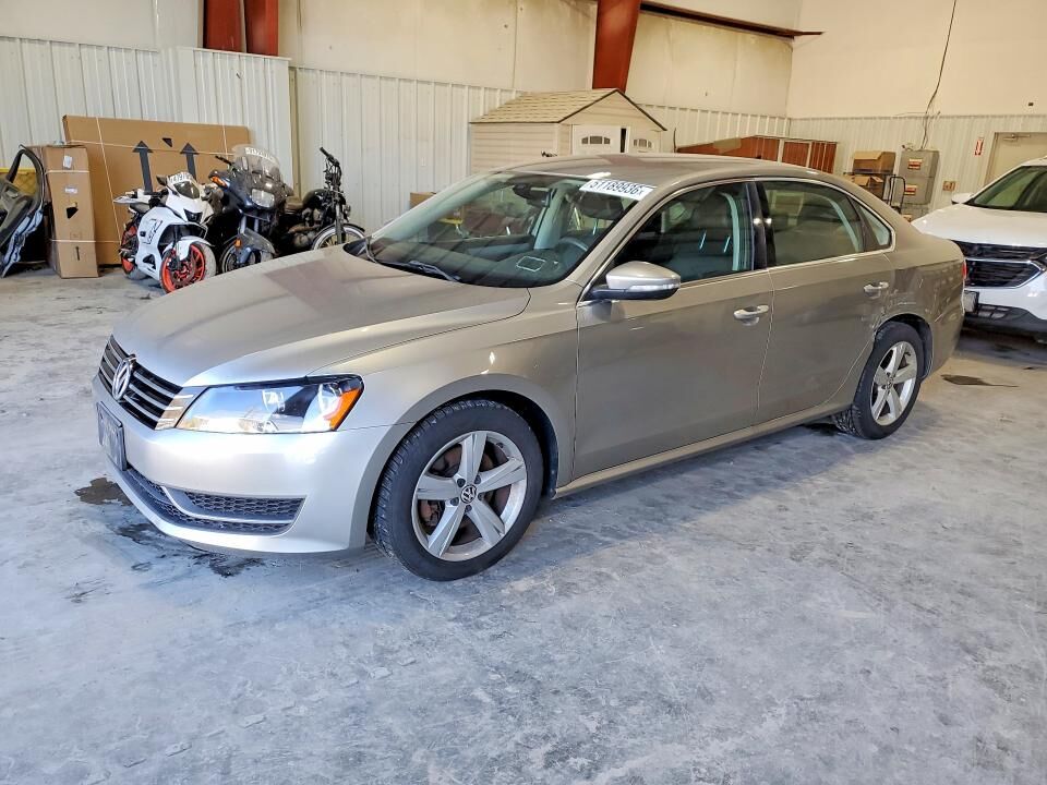 2012 VOLKSWAGEN Passat