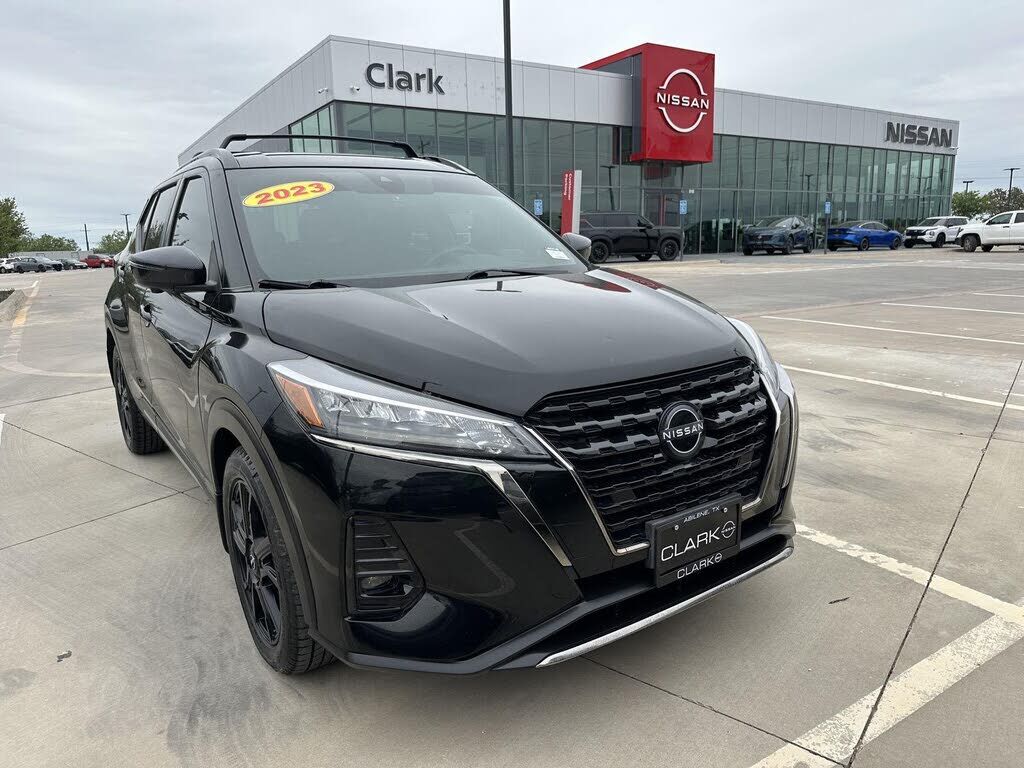 2023 NISSAN Kicks