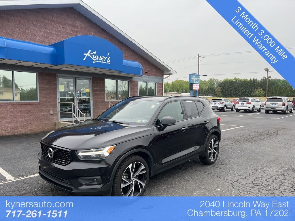 2020 VOLVO XC40