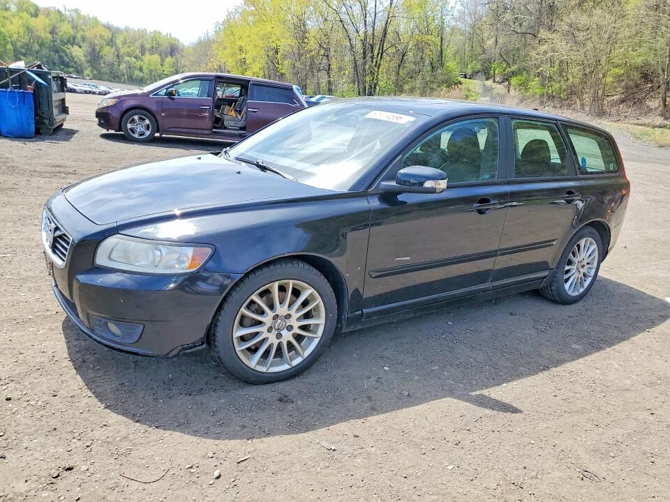 2011 VOLVO V50