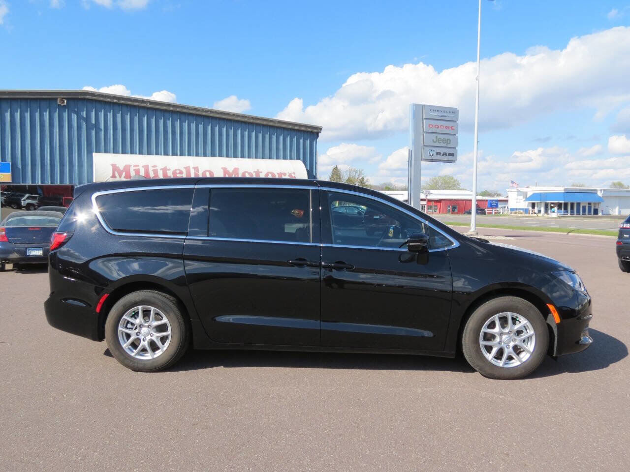 2025 CHRYSLER Voyager
