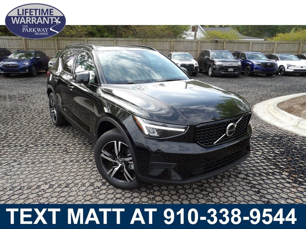 2026 VOLVO XC40