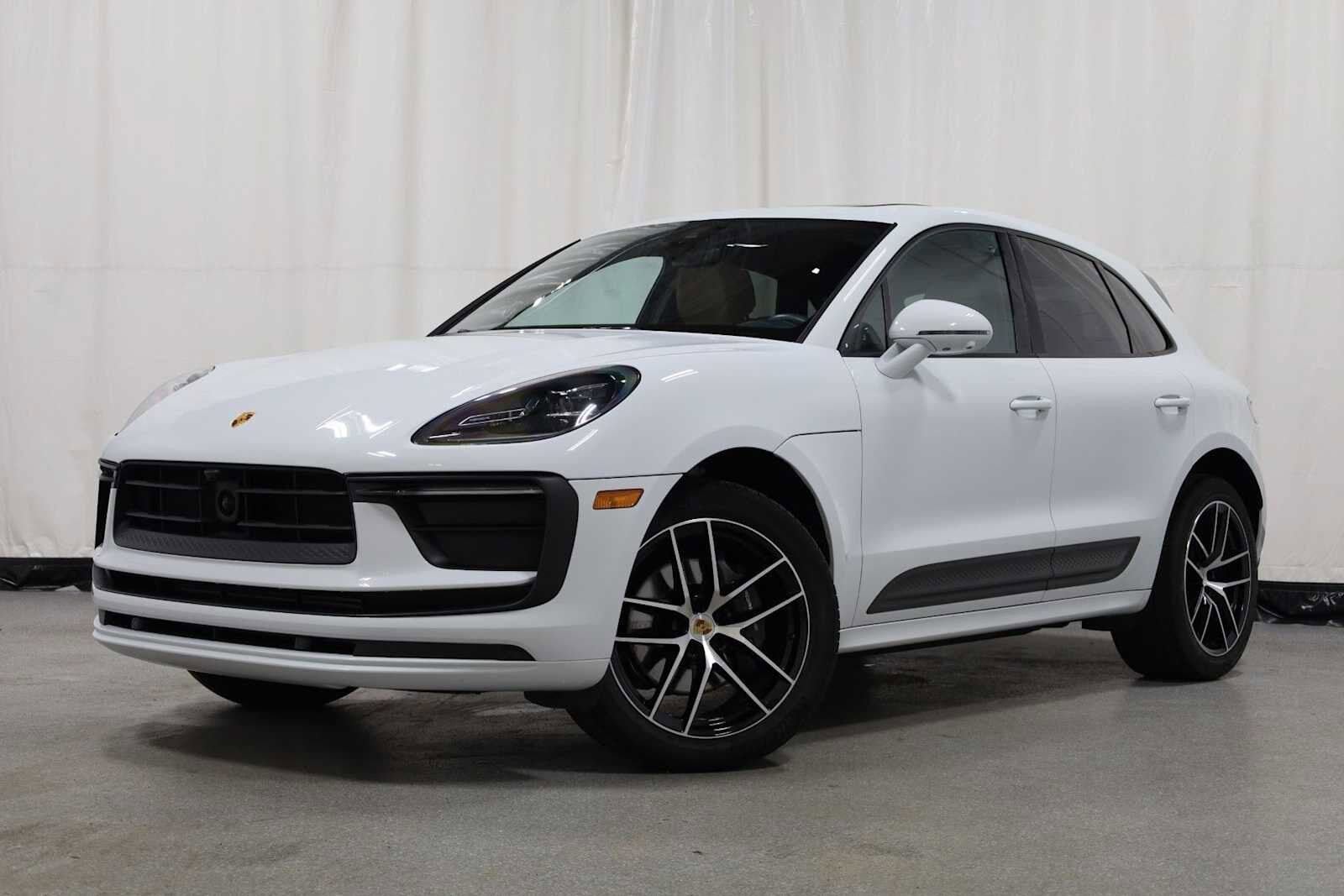 2023 PORSCHE Macan