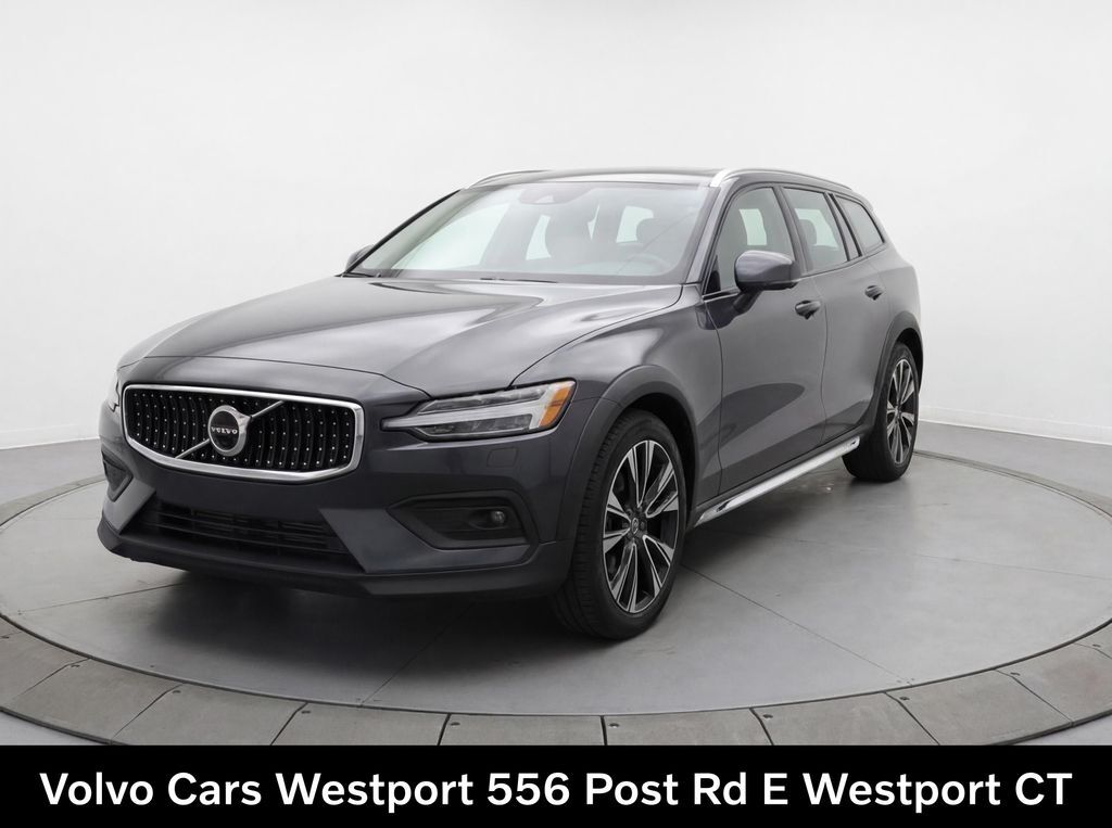 2023 VOLVO V60CC