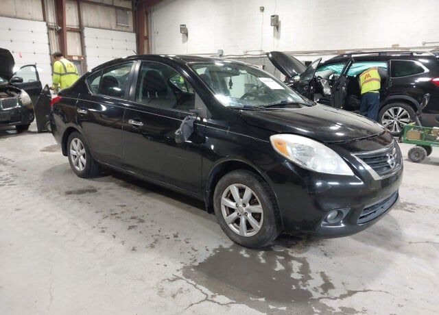 2012 NISSAN Versa