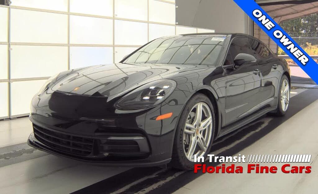 2018 PORSCHE Panamera
