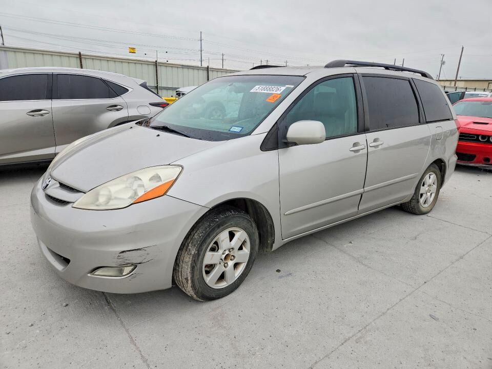2010 TOYOTA Sienna
