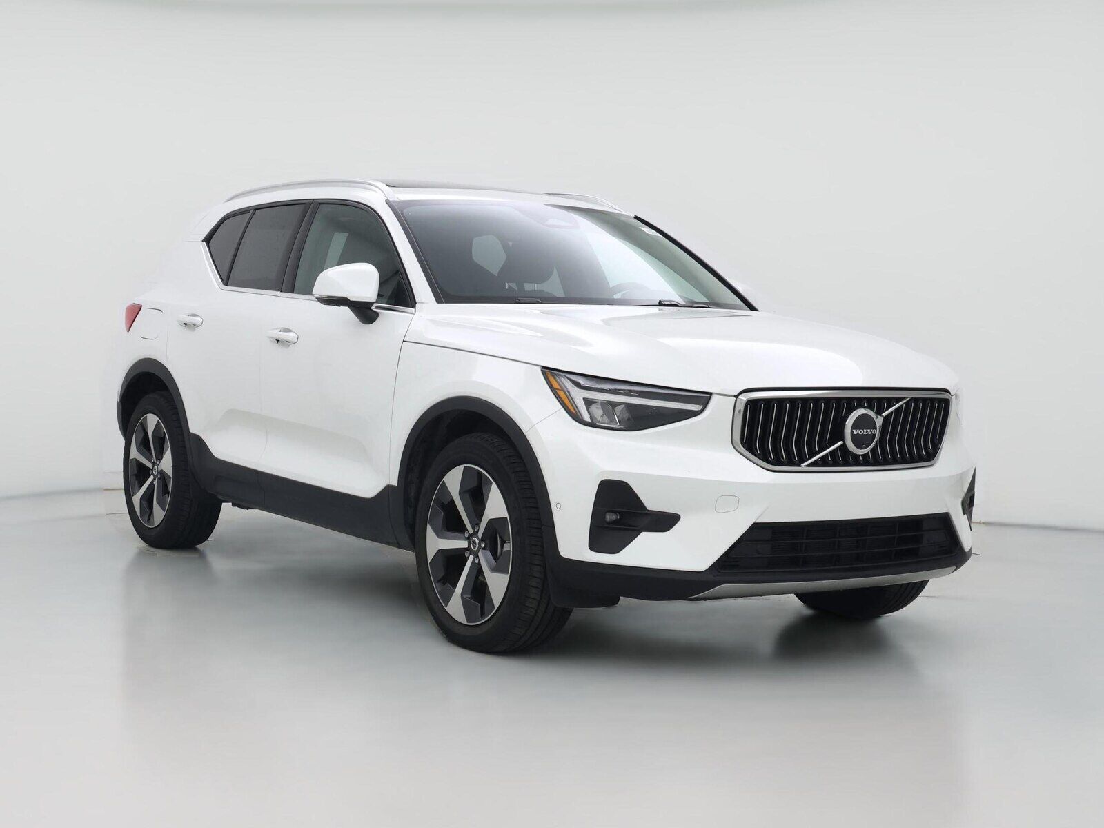 2025 VOLVO XC40