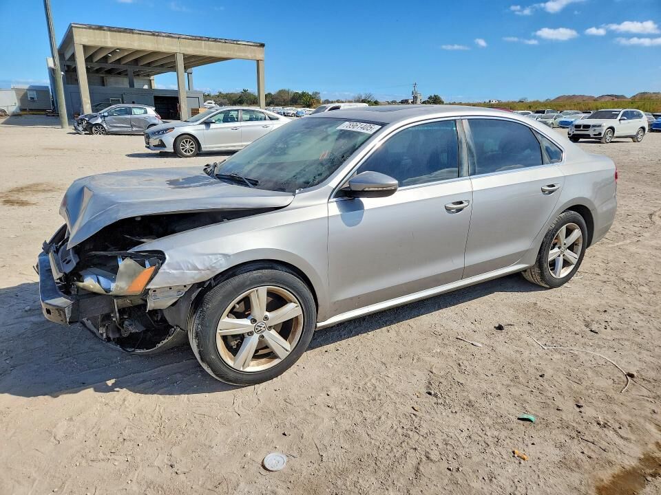 2012 VOLKSWAGEN Passat