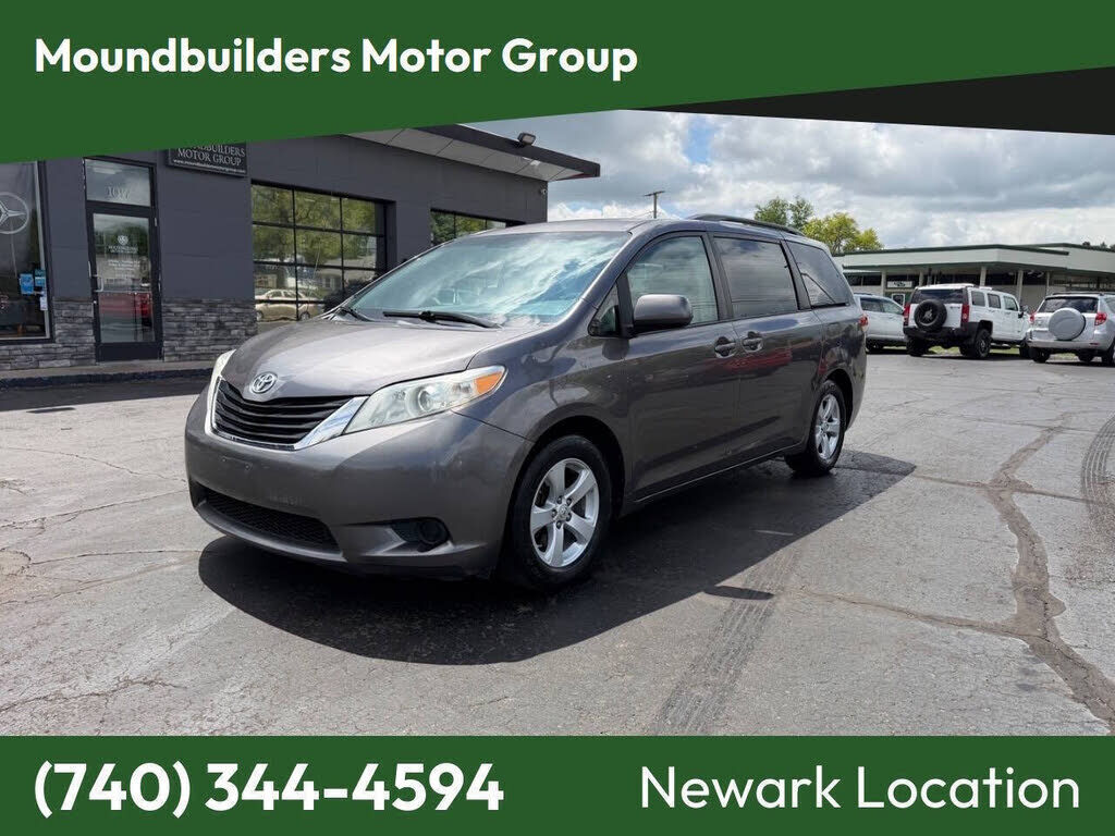 2011 TOYOTA Sienna