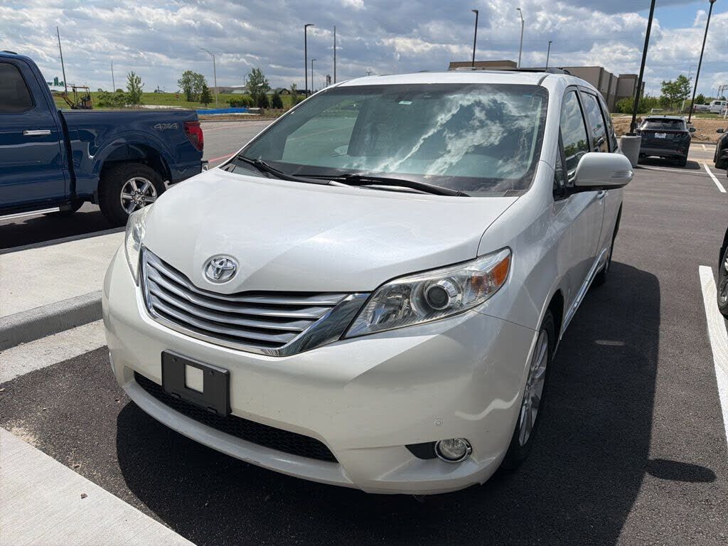 2014 TOYOTA Sienna