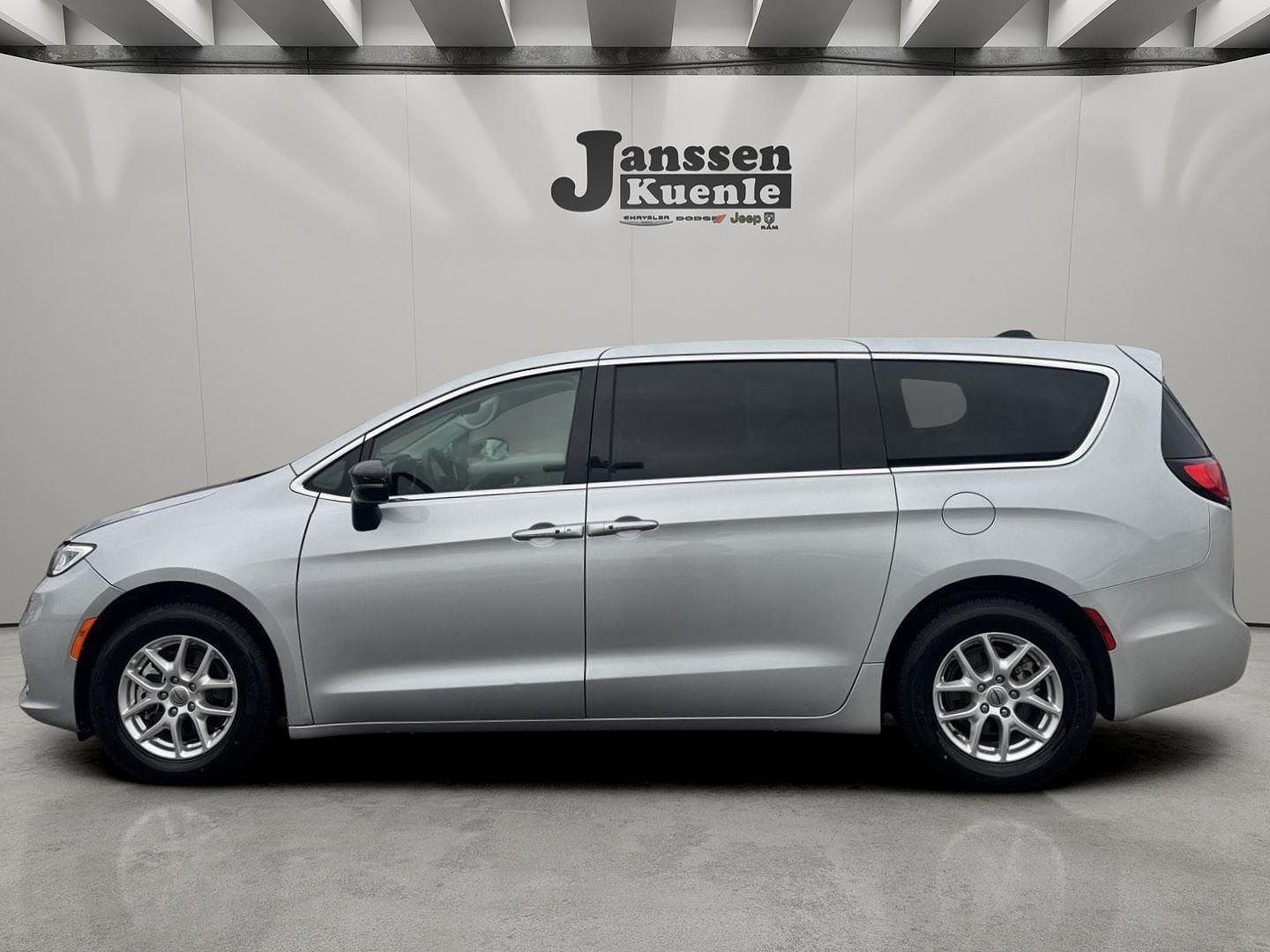 2024 CHRYSLER Pacifica