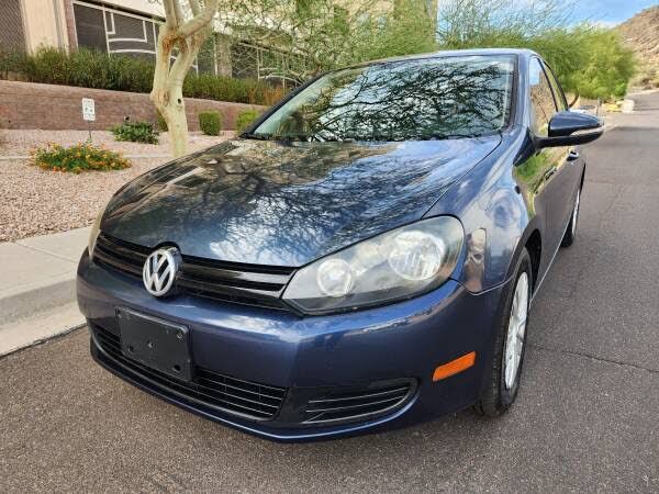 2011 VOLKSWAGEN Golf