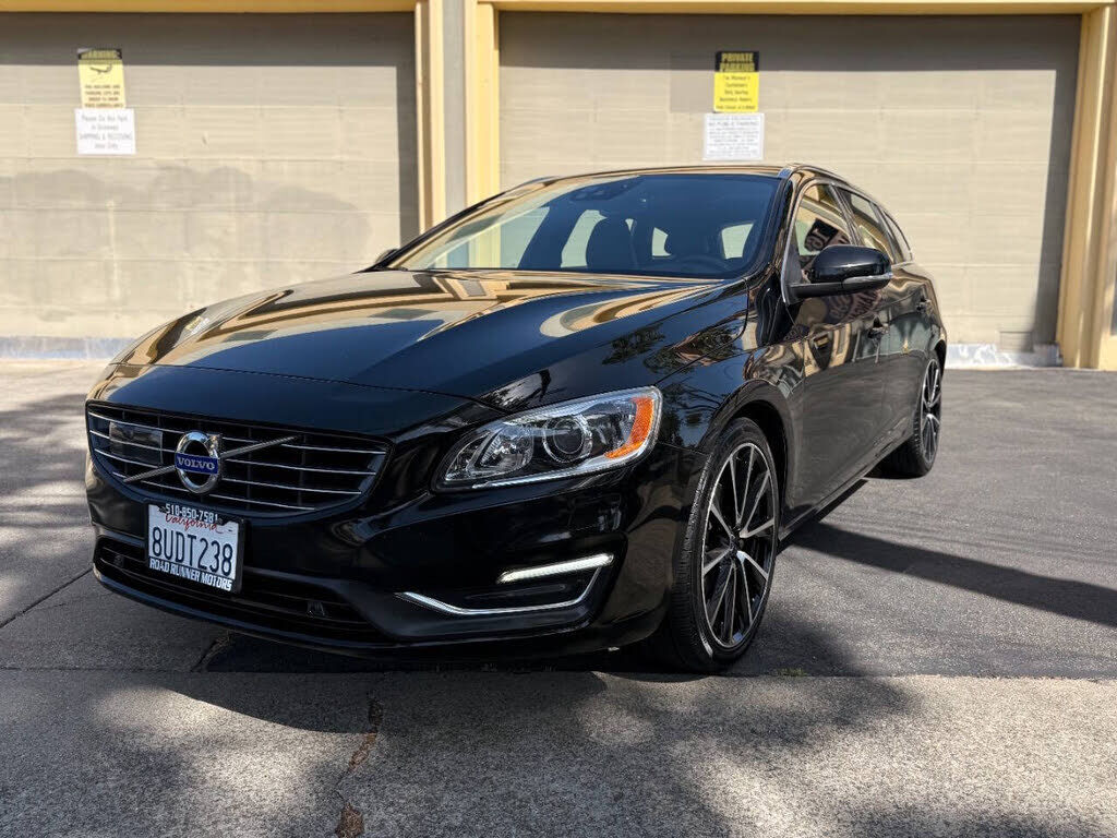 2017 VOLVO V60