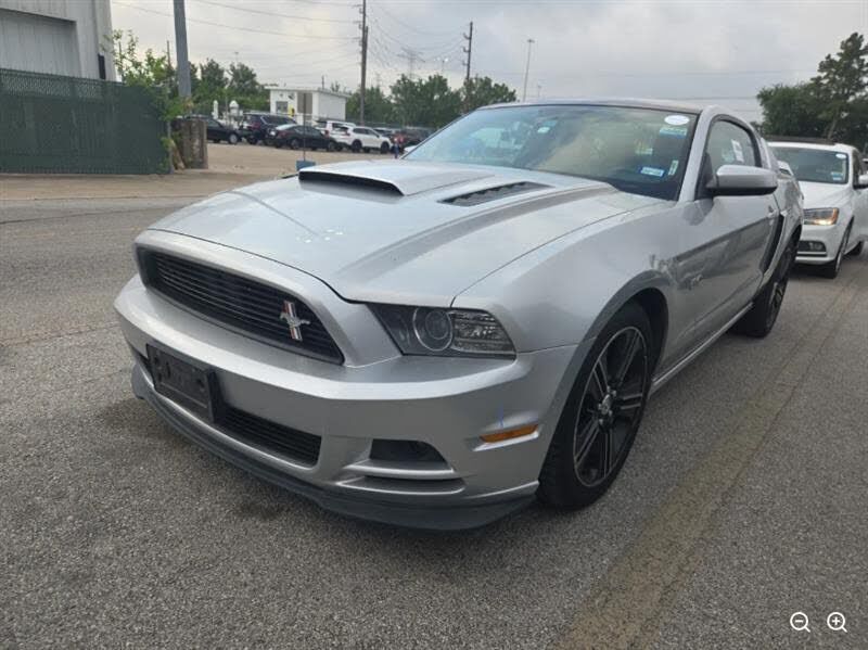 2013 FORD Mustang