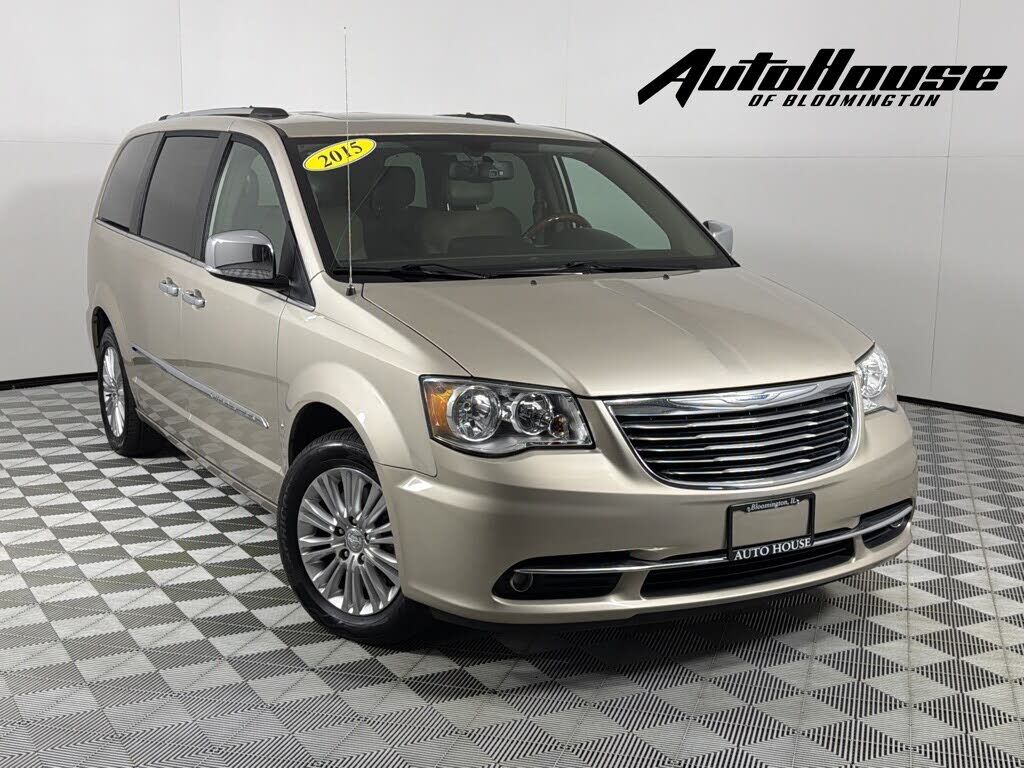 2015 CHRYSLER Town and Country