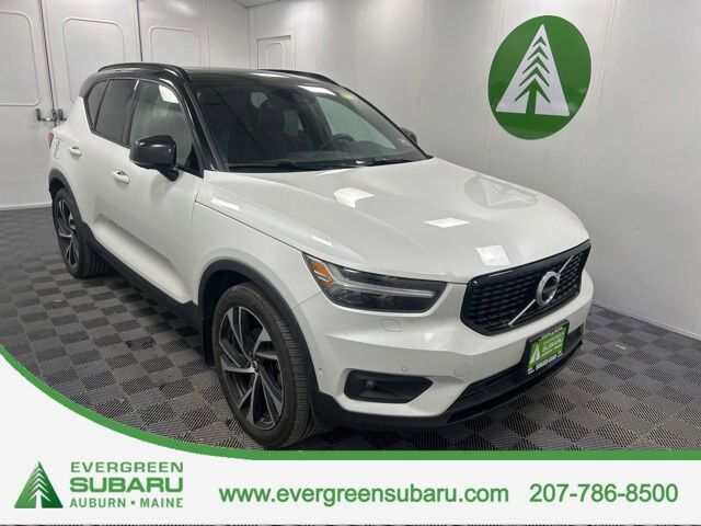 2022 VOLVO XC40