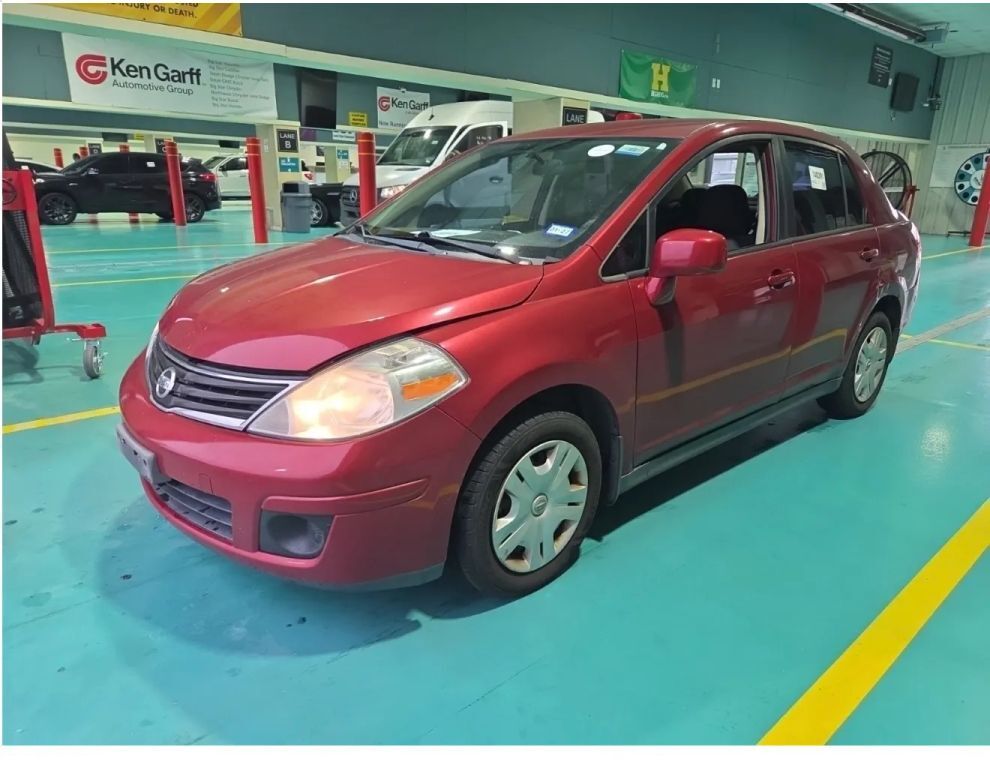 2011 NISSAN Versa