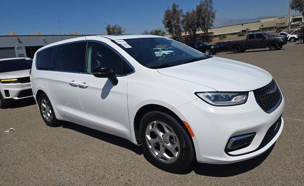 2024 CHRYSLER Pacifica