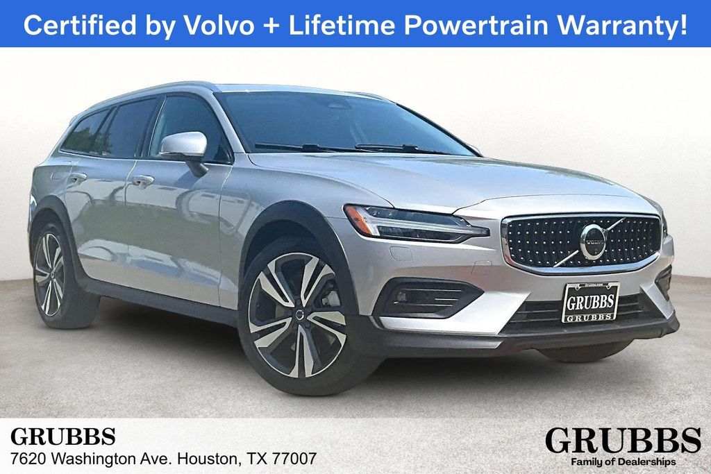 2025 VOLVO V60CC
