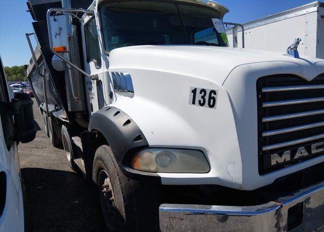 2006 MACK CT