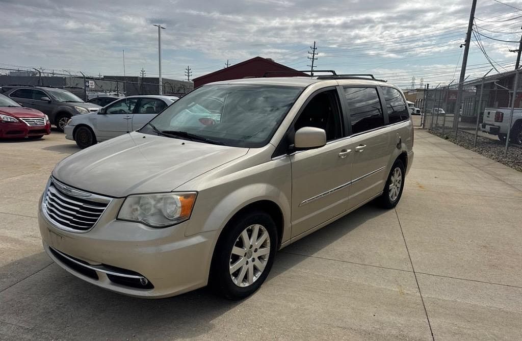 2013 CHRYSLER Town and Country