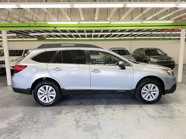 2017 SUBARU Outback