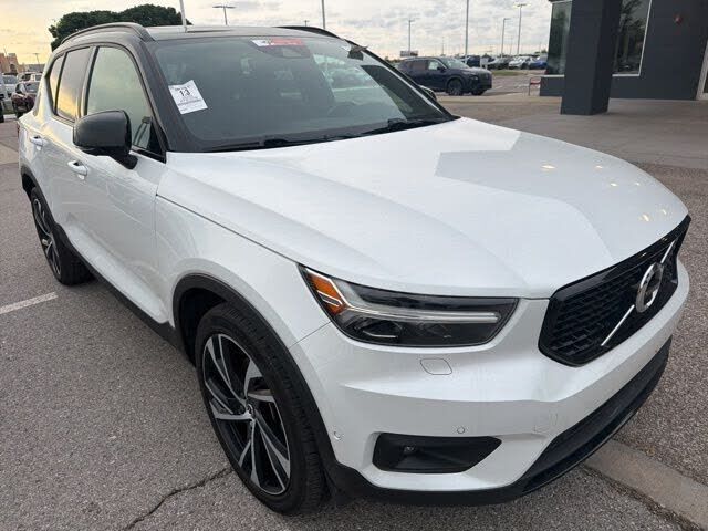 2020 VOLVO XC40