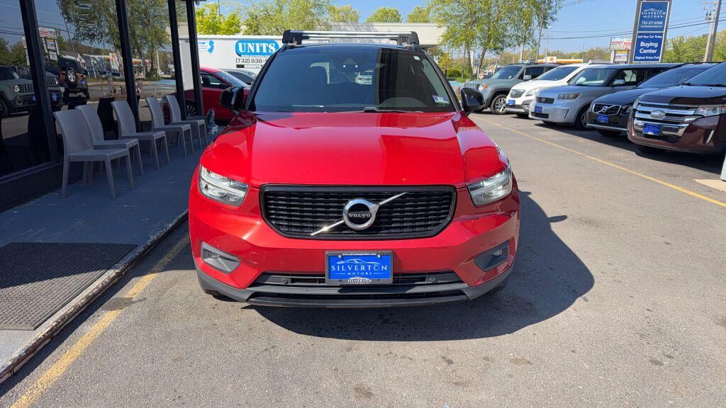 2019 VOLVO XC40