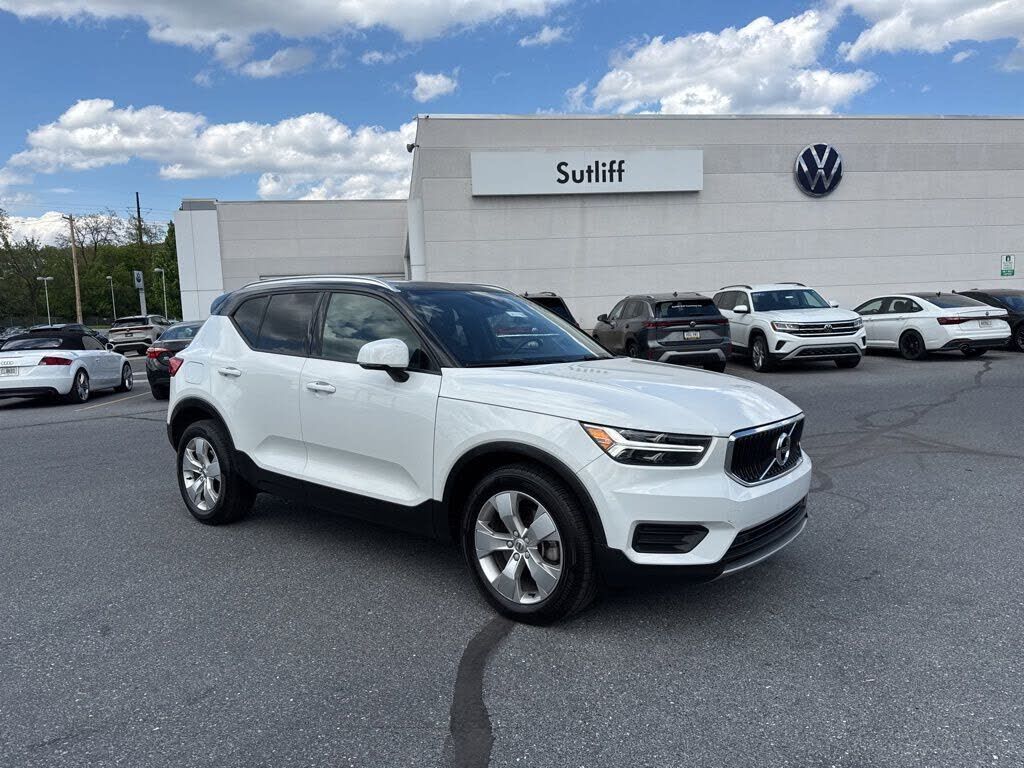 2020 VOLVO XC40