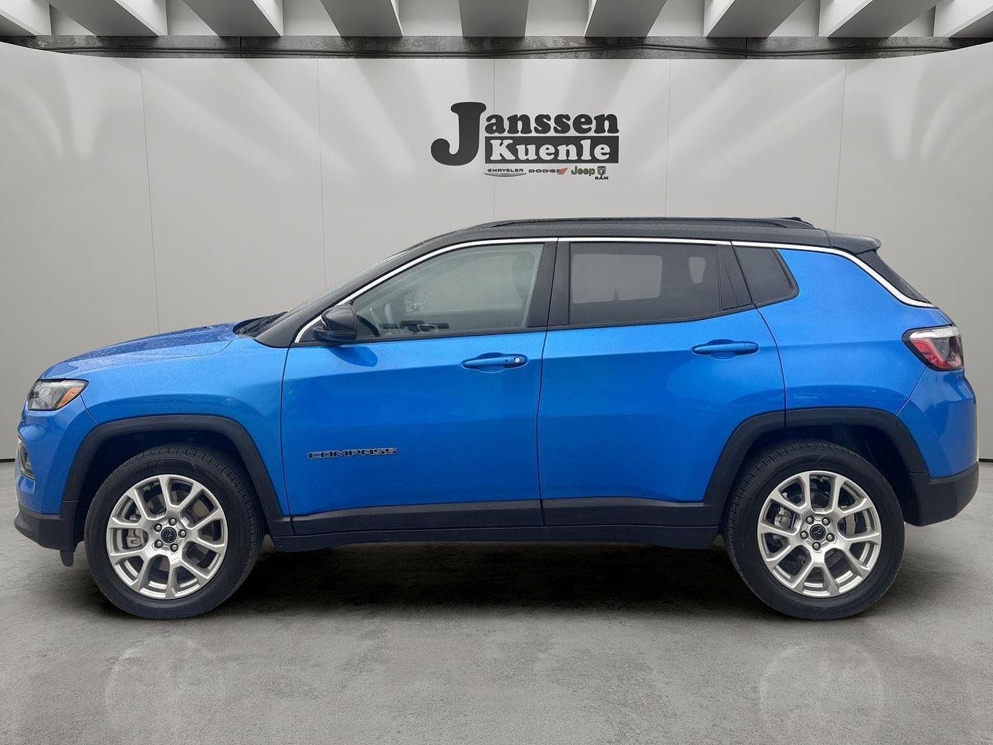 2025 JEEP Compass