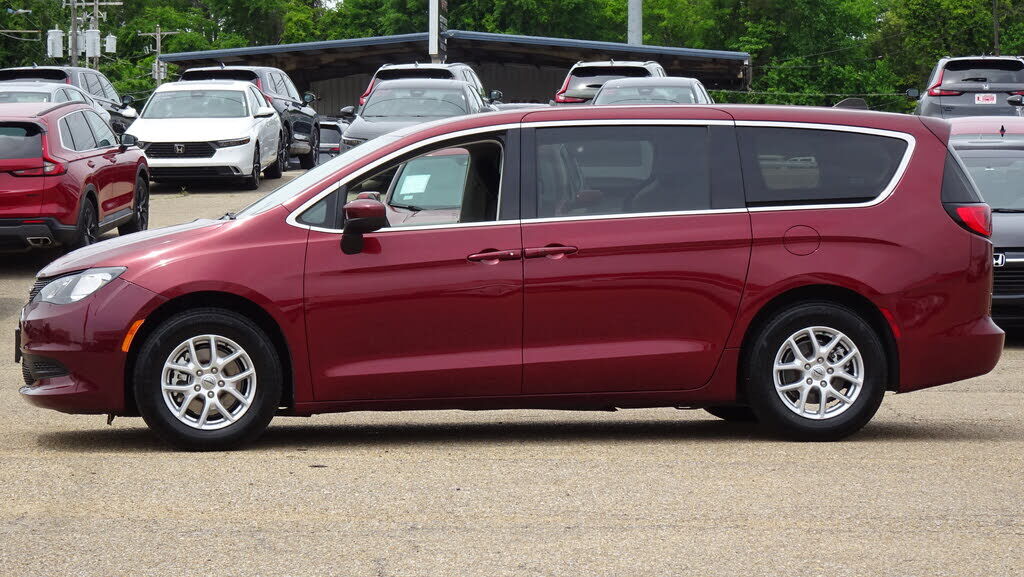 2023 CHRYSLER Voyager