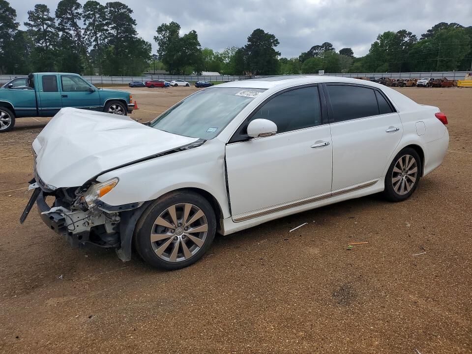 2011 TOYOTA Avalon
