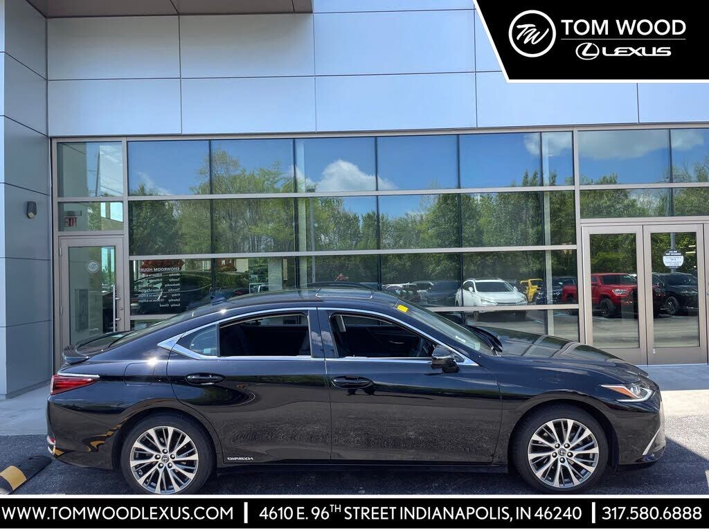 2019 LEXUS ES