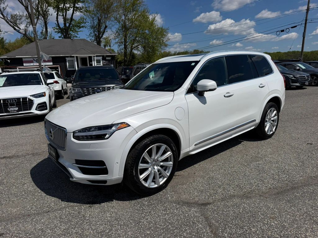 2017 VOLVO XC90