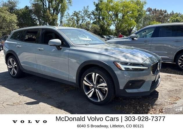 2025 VOLVO V60CC