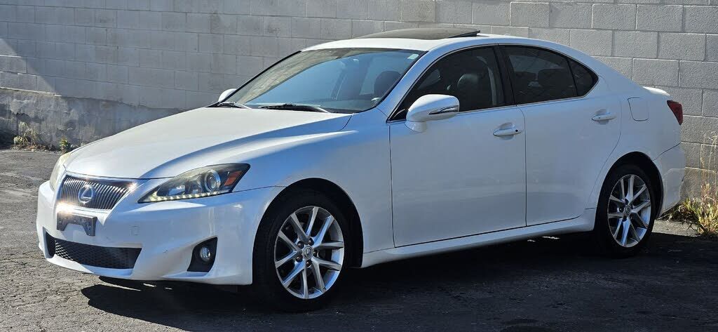 2011 LEXUS IS