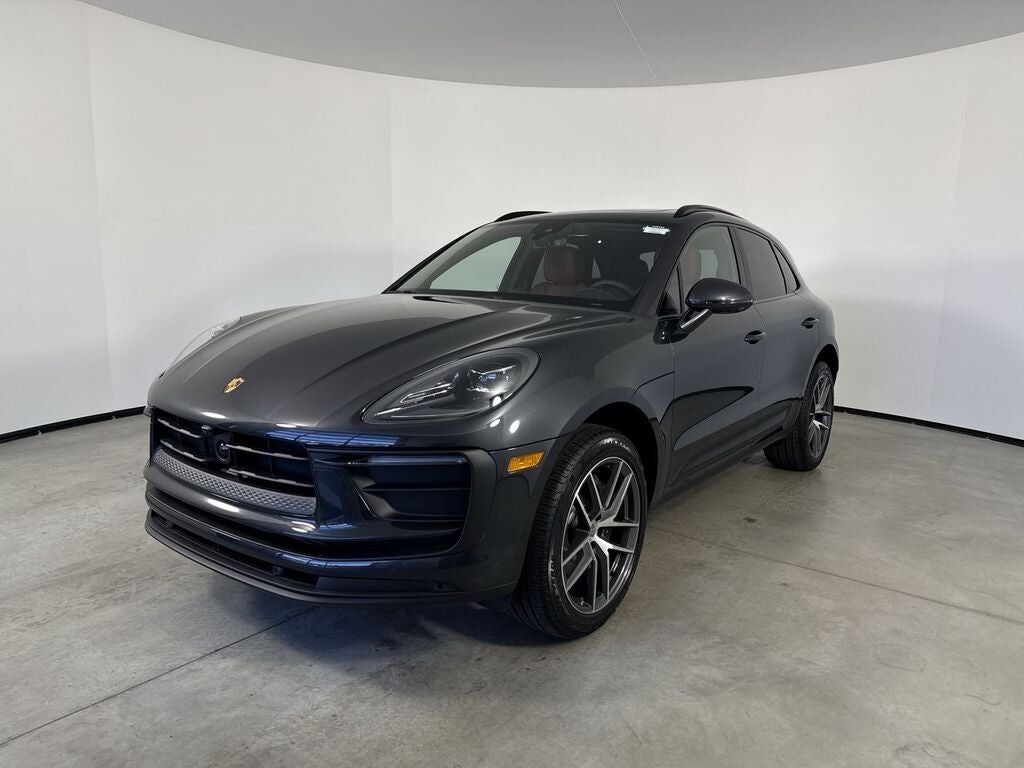 2026 PORSCHE Macan