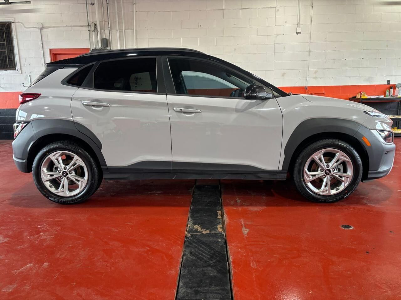 2023 HYUNDAI Kona