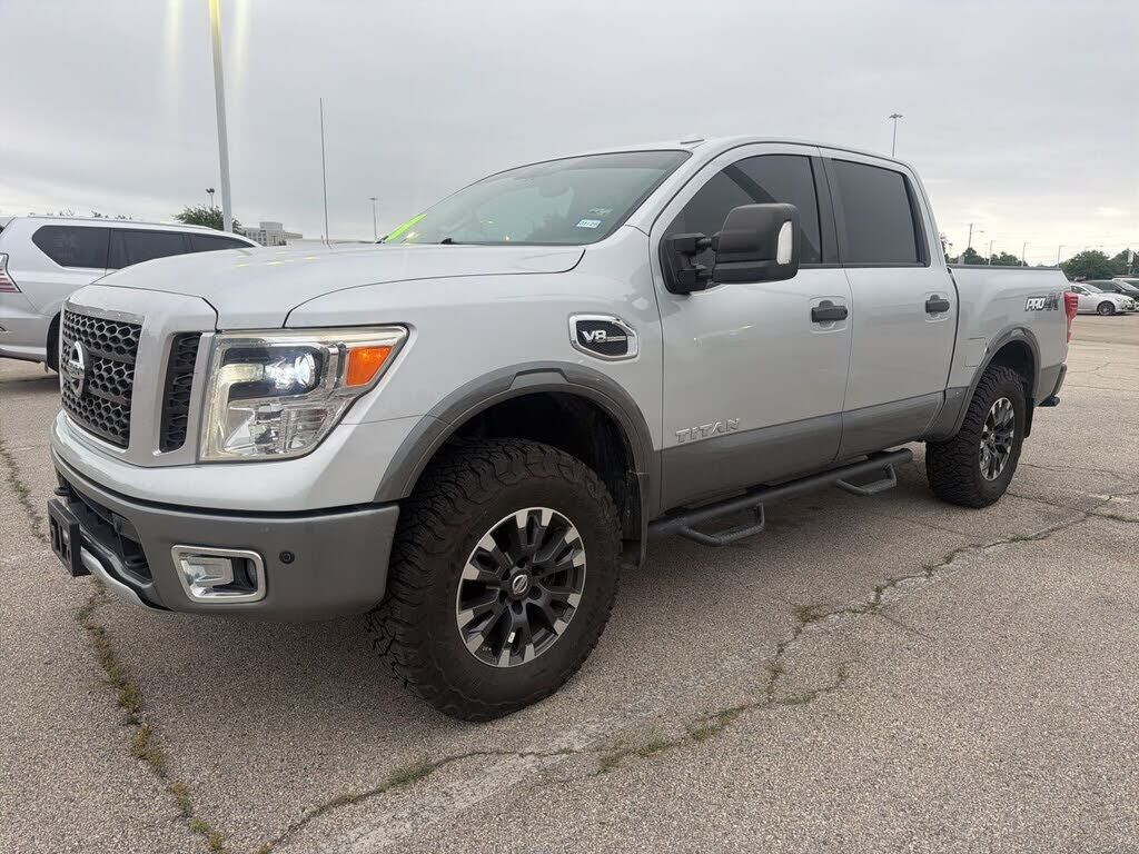 2017 NISSAN Titan