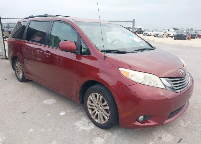 2014 TOYOTA Sienna